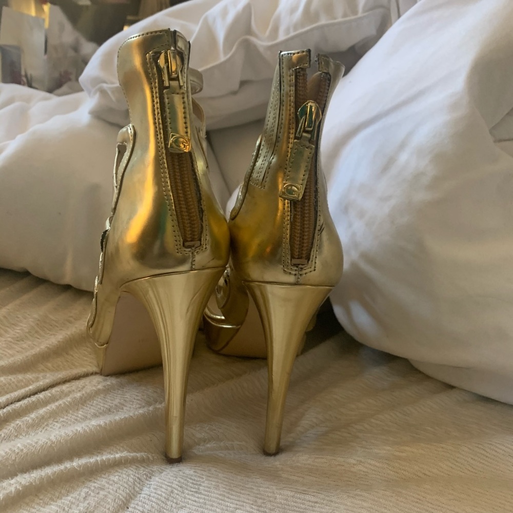 GUESS GOLD HIGH HEELS